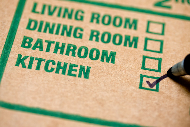 Moving box with kitchen category checked